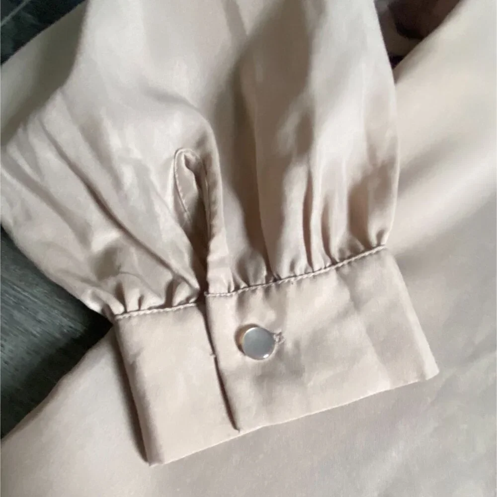 VTG Lauren Lee Light Weight Pleated Front Blouse W/ Shoulder Pads-Beige-Size 16- - Picture 2 of 8